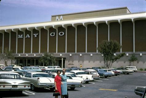 topanga plaza parking.